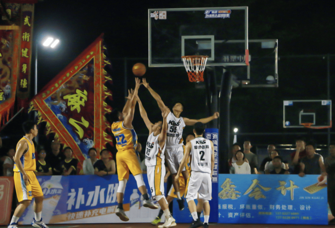 多米APP-泰山队王大雷照片